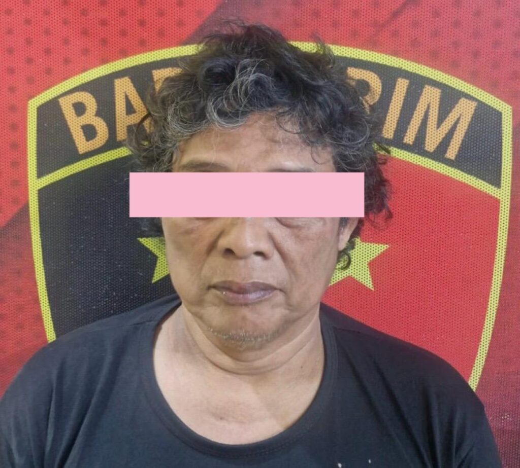 Foto: Sukma (45) Pelaku pencabulan saat diamankan Unit PPA Satreskrim Polresta Serang Kota