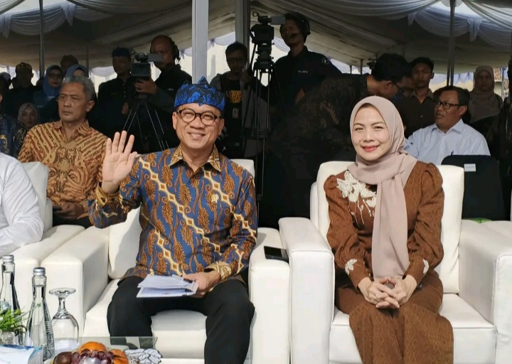 Mendes PDT Yandri Susanto dan Ratu Rachmatuzakiyah (Dok.Istimewa)