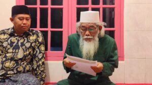 Forum Santri Aswaja Kota Cilegon menyampaikan pernyataan sikap terkait desakan pergantian Ketua PCNU Cilegon Erick Rebiin, dengan latar suasana diskusi di sebuah pesantren di wilayah Citangkil.