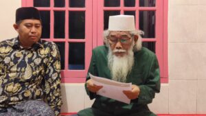 Forum Santri Aswaja Kota Cilegon menyampaikan pernyataan sikap terkait desakan pergantian Ketua PCNU Cilegon Erick Rebiin, dengan latar suasana diskusi di sebuah pesantren di wilayah Citangkil.