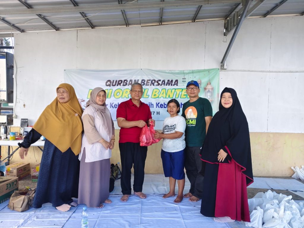 ICMI Banten bagikan hewan kurban ke warga