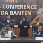 Polisi daerah Banten saat menjelaskan kronologi penangkapan komplotan pencuri kabel KRL (Foto: mahyadi/bantenpro)