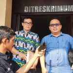 Kuasa hukum pelapor Ferry Renaldi memberikan keterangan kepada wartawan terkait perkembangan kasus PT Trimitra Fabrikasi Engineering.