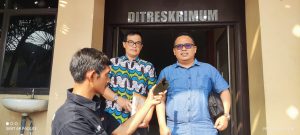 Kuasa hukum pelapor Ferry Renaldi memberikan keterangan kepada wartawan terkait perkembangan kasus PT Trimitra Fabrikasi Engineering.