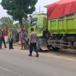 Polisi Tertibkan Truk Tambang Parkir di Jalan Cikande-Rangkasbitung