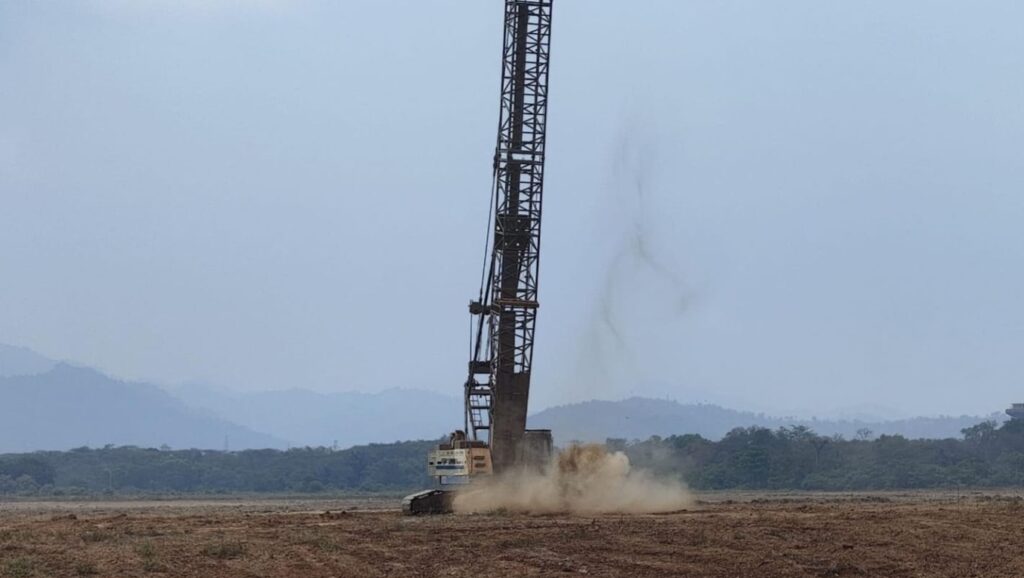 Aktivitas pemadatan lahan pembangunan pabrik PT Wankai di Kawasan Industri Krakatau Cilegon